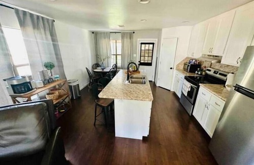 Canyon Lake Casa | Tx Hill Country- Canyon Lake 🦮Friendly, Casita🏡🏡, Hot Tub. 10 guest