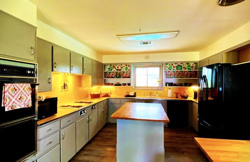 Schulenburg Casa | TX Swiss Alp Chalet w/Pool!!!