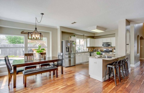 The Colony Casa | TXShapedPrivatePool&Spa.TikiBar.PuttingGreen.Gameroom.Patios.Playground.Firepit