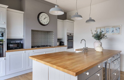 Llanerchymedd Cabaña | Tŷ a Chaban Carmel - Carmel House and Cabin - sleeps 22, stunning views, hot tub & wood burner