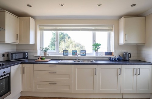 Pen-y-sarn Cabaña | TY BACH TWT, pet friendly, character holiday cottage in Amlwch