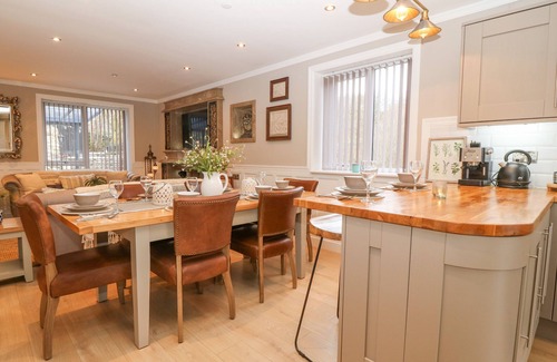 Gallt Y Foel Casa | TY BAINS, family friendly, character holiday cottage in Llanberis
