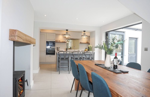 Cemaes Bay Cabaña | TY BARA, pet friendly, country holiday cottage in Cemaes Bay