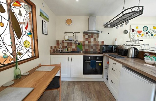Newcastle Emlyn Casa | Ty Barddu - One Bedroom House, Sleeps 2