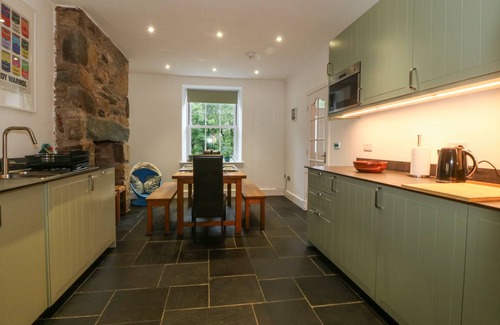 Beddgelert Cabaña | TY CAPEL BETHANIA, pet friendly, with open fire in Nant Gwynant