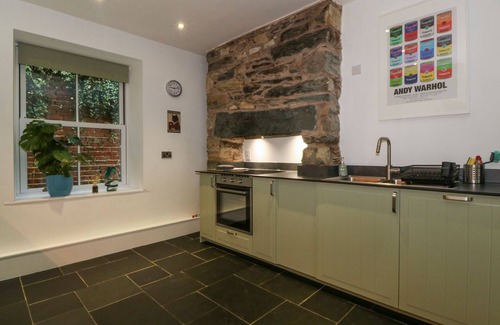 Beddgelert Cabaña | TY CAPEL BETHANIA, pet friendly, with open fire in Nant Gwynant