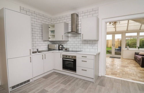 Llangynin Cabaña | TY CARIAD, pet friendly, with a garden in St Clears