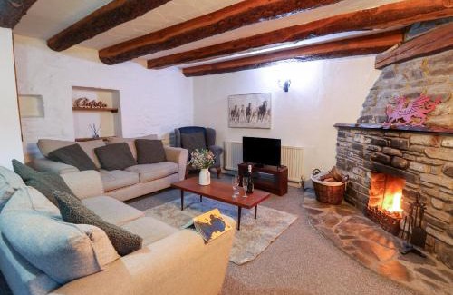 Llanybydder Casa | Ty Ceffylau
