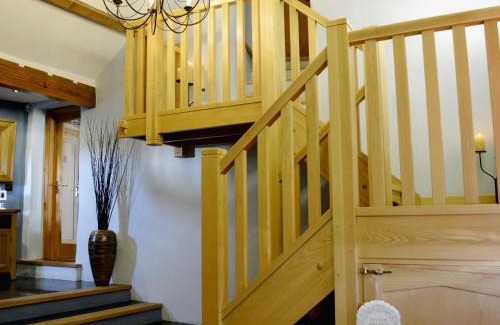 Saint Clears Casa | Ty Cerrig Farmhouse