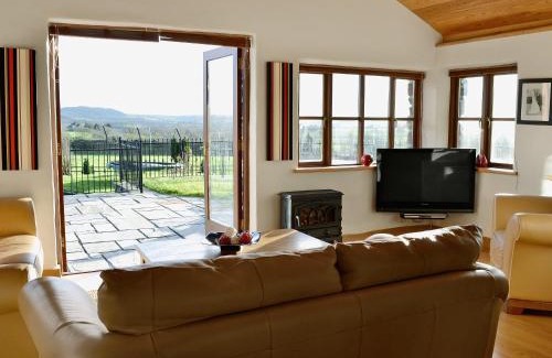 Saint Clears Casa | Ty Cerrig Farmhouse