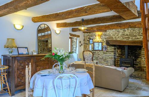 Vannes Casa | Ty Chaumière - Charmante Petite Chaumière en pierre avec jardin