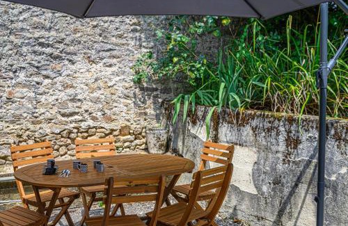 Vannes Casa | Ty Chaumière - Charmante Petite Chaumière en pierre avec jardin