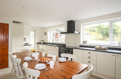 Caernarfon Casa | TY COCH, family friendly, character holiday cottage in Caernarfon