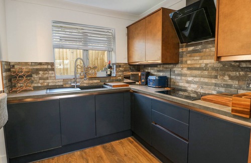 Amlwch Cabaña | TY COPR, family friendly, character holiday cottage in Amlwch
