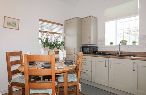 Deiniolen Cabaña | TY DEN, pet friendly, character holiday cottage in Deiniolen