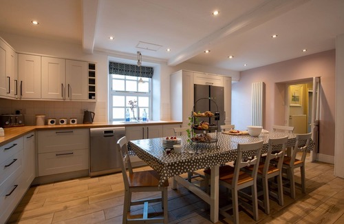 Bodorgan Otro | Ty Fferam Bailey - A beautiful 7 bed holiday home in Anglesey