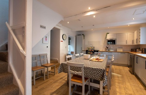 Bodorgan Otro | Ty Fferam Bailey - A beautiful 7 bed holiday home in Anglesey