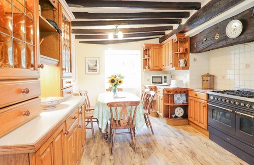 Dolgellau Casa | TY GLAN YR AFON, pet friendly, with open fire in Dolgellau
