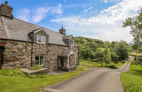 Dolgellau Casa | TY GLAN YR AFON, pet friendly, with open fire in Dolgellau