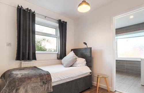 Saundersfoot Casa | Ty Gwyn - Hot Tub, Parking, Dog Friendly