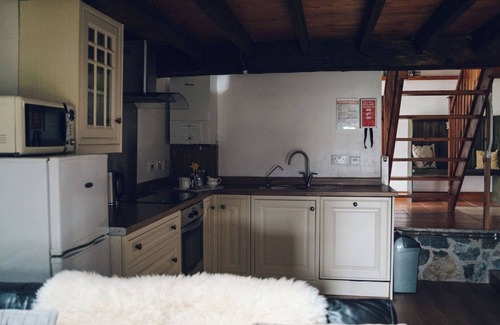 Beddgelert Casa | Charmingly Restored 17th Century Grade II Listed Barn with Cosy Log Burner