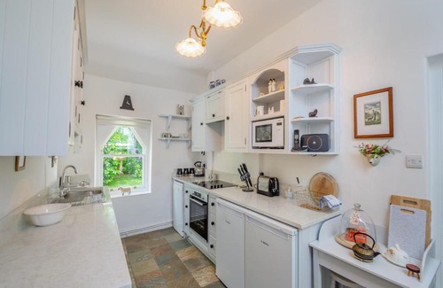 Llanddaniel Fab Casa | Ty Het