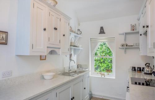 Llanddaniel Fab Casa | Ty Het