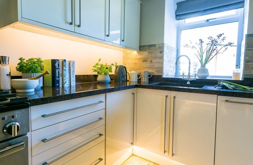 Cemaes Bay Cabaña | Ty Lawr - an on the beach that sleeps 8 guests in 4 bedrooms