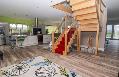 Llanrhidian Higher Cabaña | TY MARLYN, pet friendly, luxury holiday cottage in Crofty