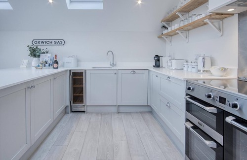 Crynant Cabaña | Ty Megan - 3 Bedroom Cottage - Bayview Oxwich