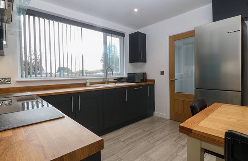 Dwyran Casa | TY NAIN, pet friendly, with open fire in Llanfairpwllgwyngyll