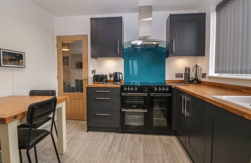 Dwyran Casa | TY NAIN, pet friendly, with open fire in Llanfairpwllgwyngyll