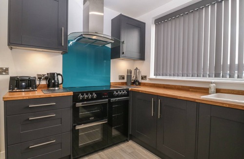 Dwyran Casa | TY NAIN, pet friendly, with open fire in Llanfairpwllgwyngyll