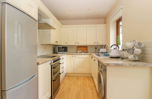 Gwynedd- Snowdonia Casa | TY PILI PALA, family friendly, with a garden in Betws-Y-Coed