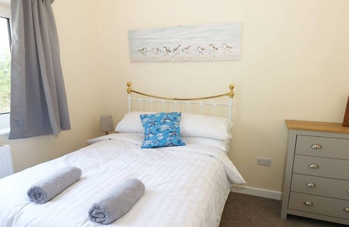 Pendine Cabaña | TY'R ARDD, admite mascotas, con chimenea en Pendine, Ref 984541