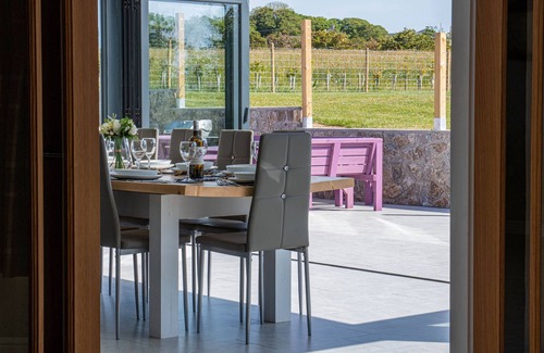 Rhosybol Casa | Ty Rhos Newydd: Stunning pet-friendly, family retreat on Anglesey