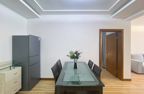 Changning Apartamento | Tyms 2BR Apt WeiningRD Near CESIS Line2