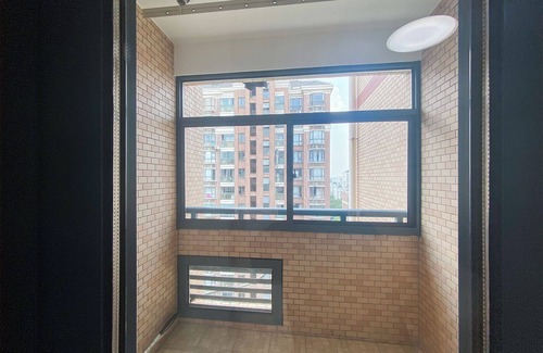 Changning Apartamento | Tyms 2BR Apt WeiningRD Near CESIS Line2