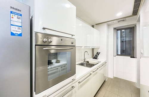 Downtown Shanghai Apartamento | Tyms 3BR 2BA Apt West NanjingRD Line2 14
