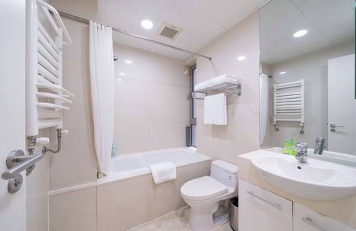 Xujiahui Cama Y Desayuno | Tyms 3BR 2BA Apt Xujiahui Center