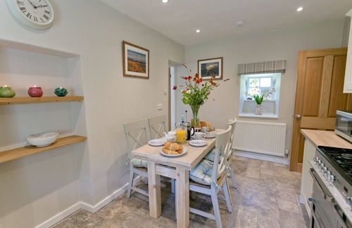 Bodorgan Apartamento | Tyn Llan - a dog that sleeps 4 guests in 2 bedrooms