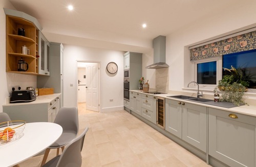 Rhosneigr Casa | Tyn Pwll five bedroom, pet-friendly holiday home in Anglesey