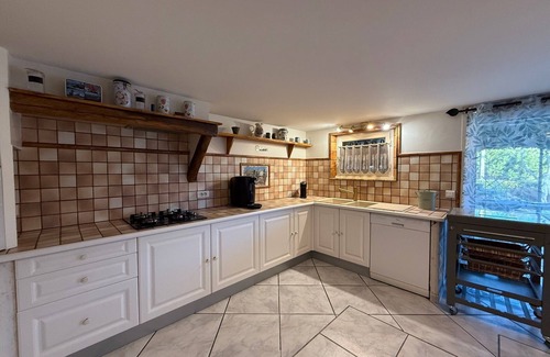 Auriol Apartamento | Type 2 apartment in the heart of the Provencal countryside with swimming pool and parking lot