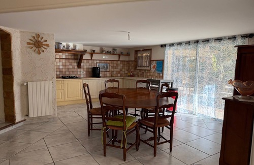 Auriol Apartamento | Type 2 apartment in the heart of the Provencal countryside with swimming pool and parking lot