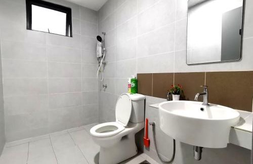 Seri Kembangan Apartamento | TypeA-10pax-5Bedroom-Balcony-TheMines-IOICityMall-UPM-C180