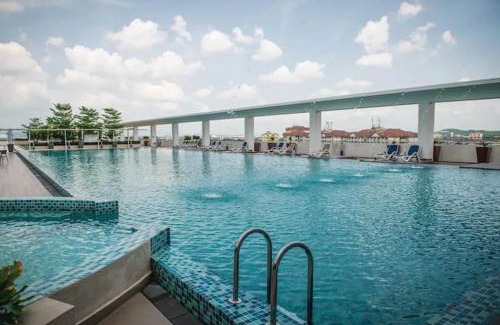 Seri Kembangan Apartamento | TypeD-Amerin-5Bedroom-10pax-Pool-C180-UPM-KL