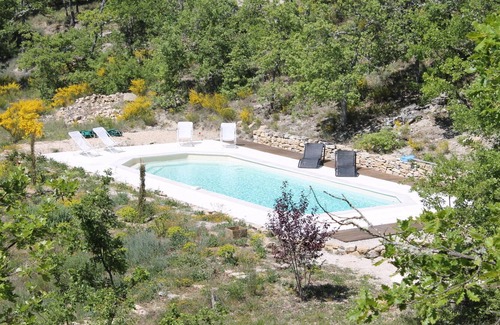 Saint-Martin-de-Castillon Casa | Típica casa de piedra provenzal con piscina en un lugar tranquilo y aislado