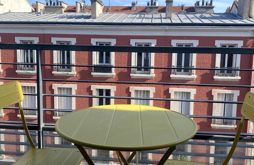 Montrouge Apartamento | Typical and Trendy Area - 15' Sub From Eiffel Tower