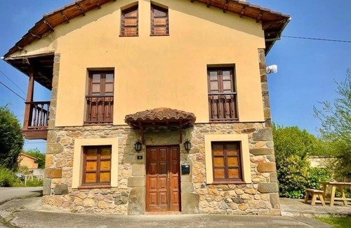 Romillo Casa | Casa típica asturiana para hasta 6+ personas con jardín privado