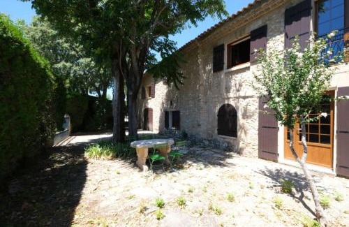 Mouries Casa | typical mas provençal with swimming pool in a small hamlet near mouriès in the alpilles in provence- 8 persons